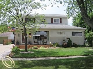 3rd image of 8587 Cranston St