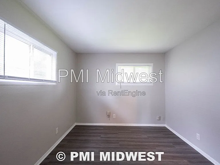 4939 Katherine Dr — Photo 14