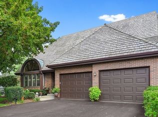 711 Ruth Lake Ct, Hinsdale, IL 60521