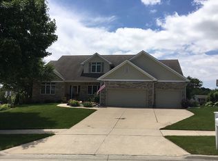 5085 Windsor Cir, Pleasant Hill, IA 50327