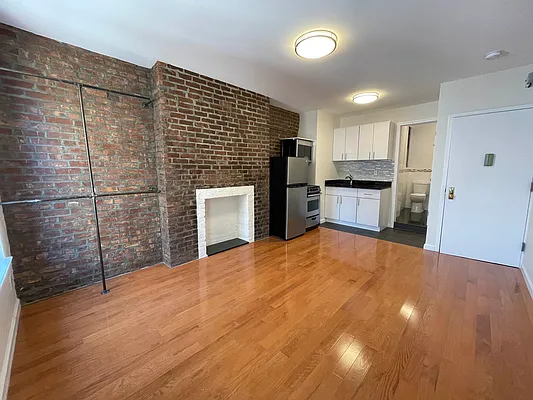 Rented by Oxford Property Group | media 18