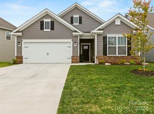 48 Thornberry Rd, Hendersonville, NC 28792