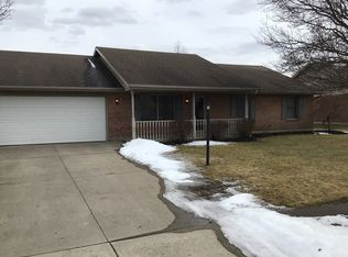 124 Irongate Dr, Englewood, OH 45322