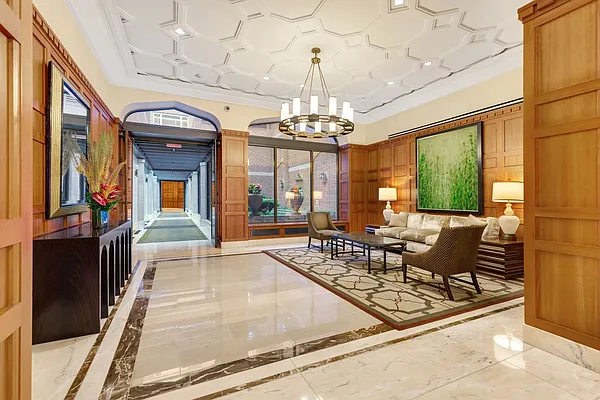 Sold by Compass | media 21