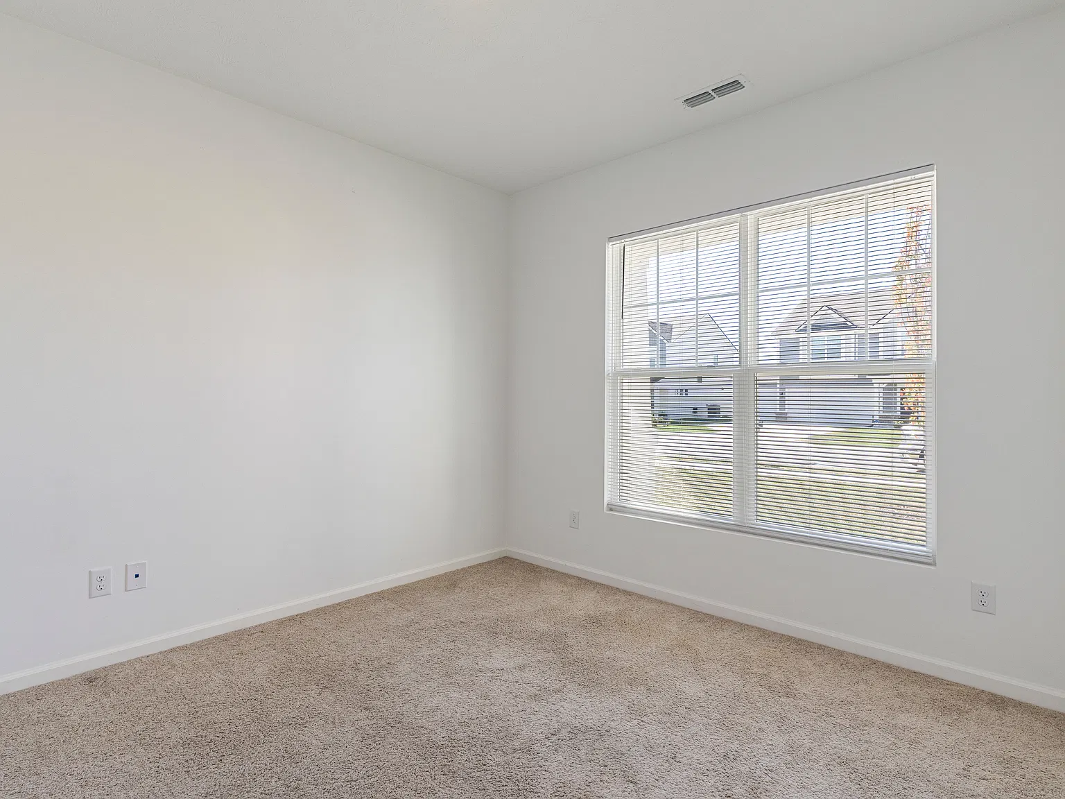 5 bed, 2714 sqft, $2,600 — Photo 3