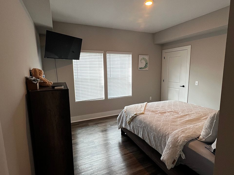 1st image of 421 N Woodland Blvd #1