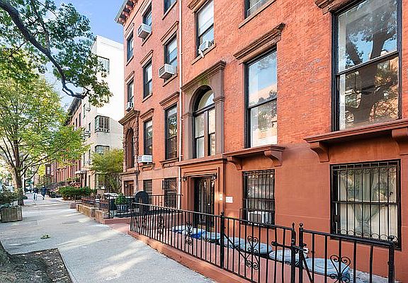 5th image of 275 Henry St APT A4