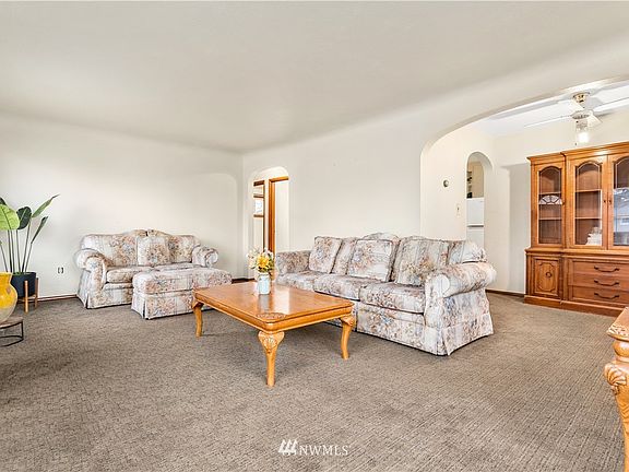 4th image of 6516 Yakima Ave