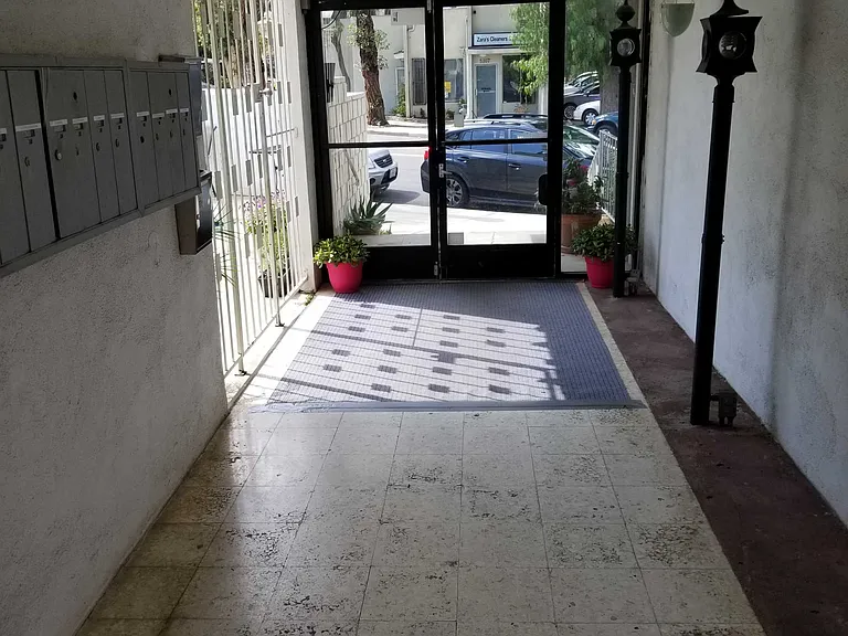 Comercio Ln — Photo 5