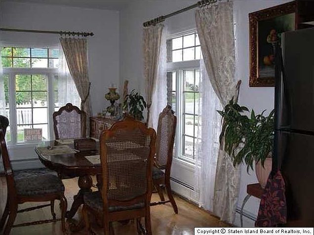 2nd image of 2348 Richmond Rd #A