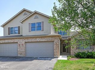 1462 Ridge Dr, Sycamore, IL 60178