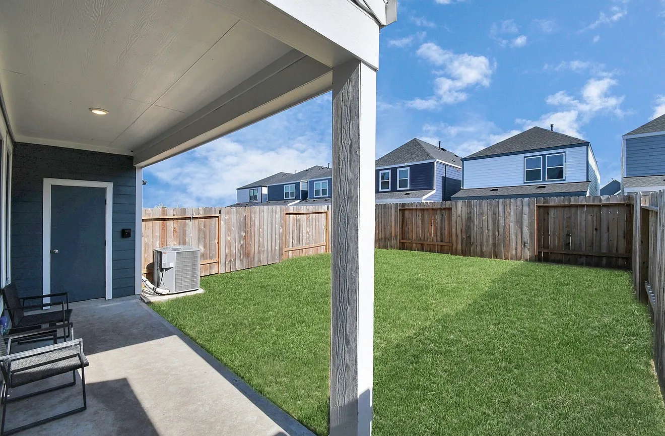 4 bed, 2.5 bath, 2166 sqft, $2,550 — Photo 2