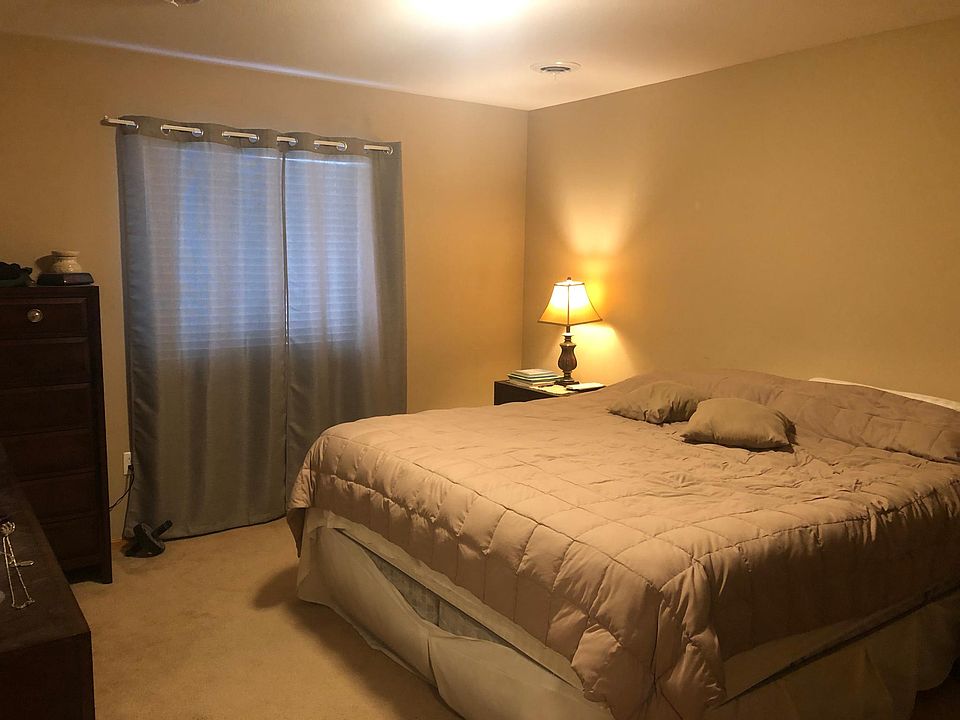 1027 Kearney St, Manhattan, KS 66502 Zillow