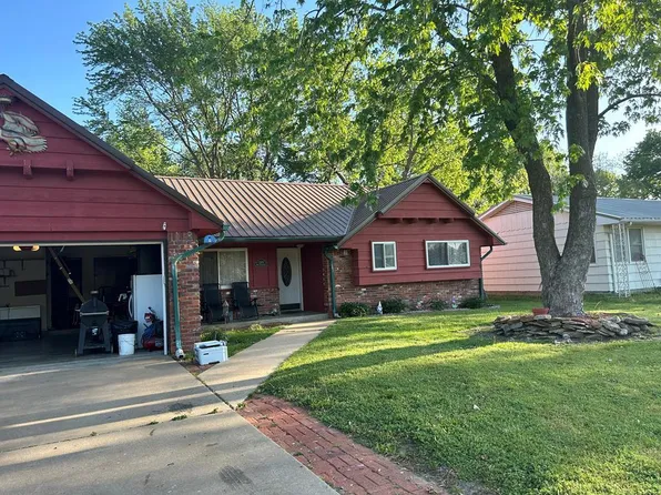 2508 W 8th St, Coffeyville, KS 67337