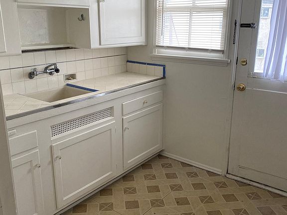 4th image of 5216 E Broadway