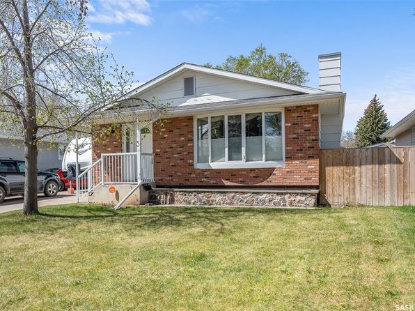 1304 Queen CRESCENT, Moose Jaw, SK S6H 3G4