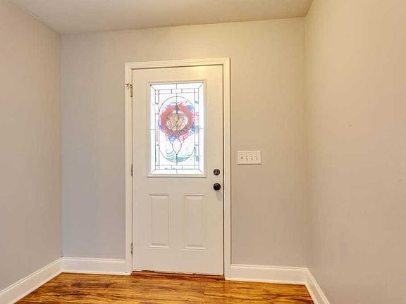 3rd image of 4027 Rainbow Hill Ln
