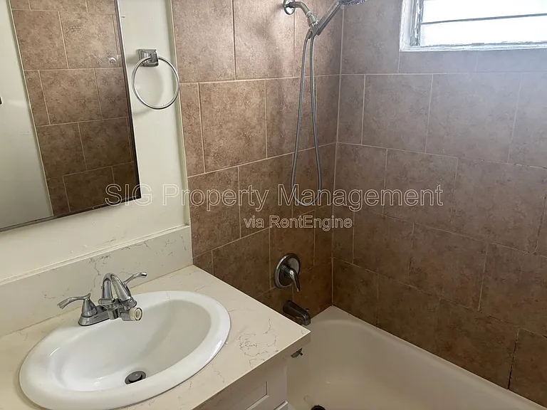 417 E Elmwood Ave #B — Photo 11