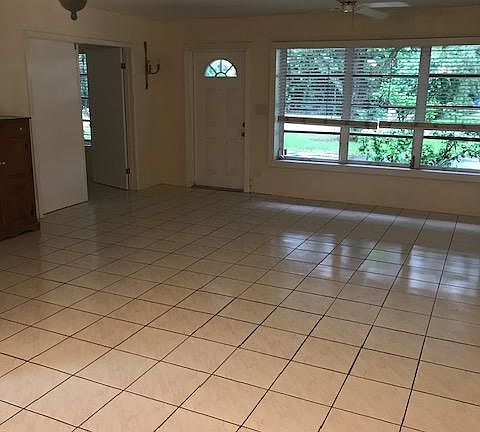 4th image of 2551 NE 18th St
