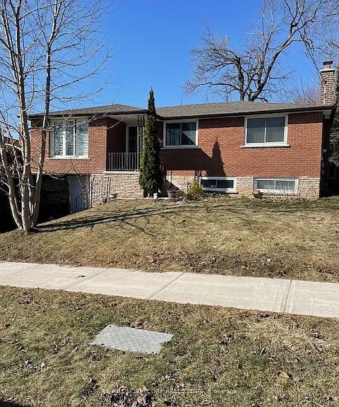 166 Collings Ave — Photo 1