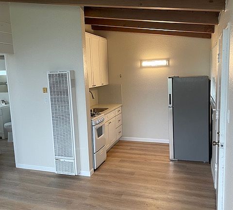 5th image of 2537 Pierpont Blvd