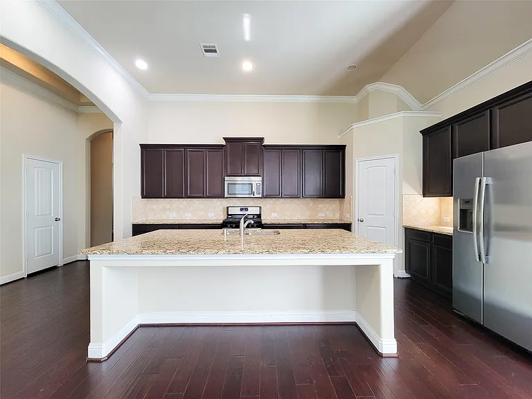 4102 Astoria Manor Ln — Photo 7
