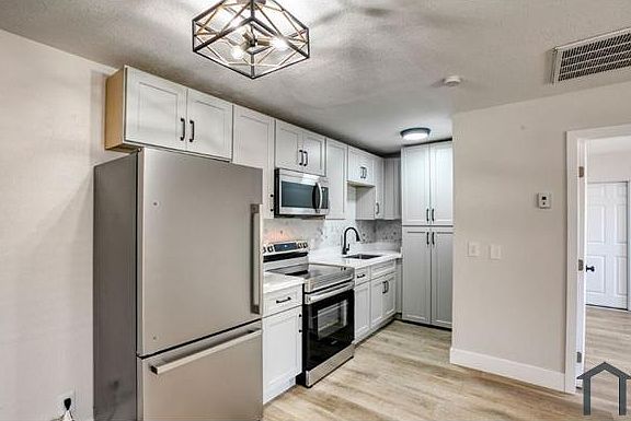 3rd image of 317 S 9th St #4
