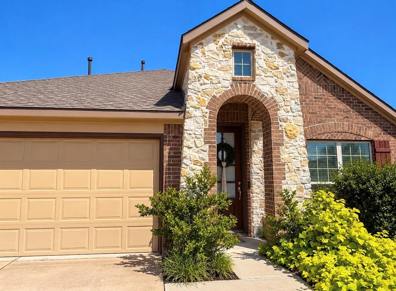 3 bed, 2.0 bath, 1953 sqft, $2,500 — Photo 4
