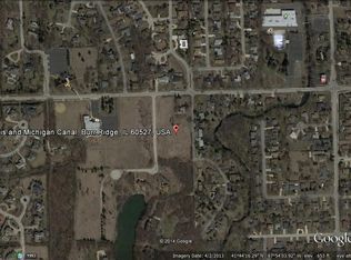 17 Buege Ln, Willowbrook, IL 60527