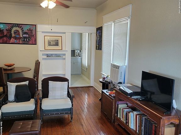 4th image of 404 W Walnut St