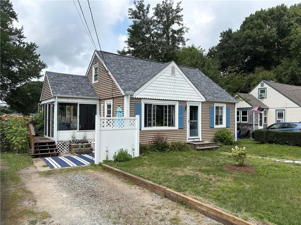 52 Twin Leaf Trl, Saunderstown, RI 02874