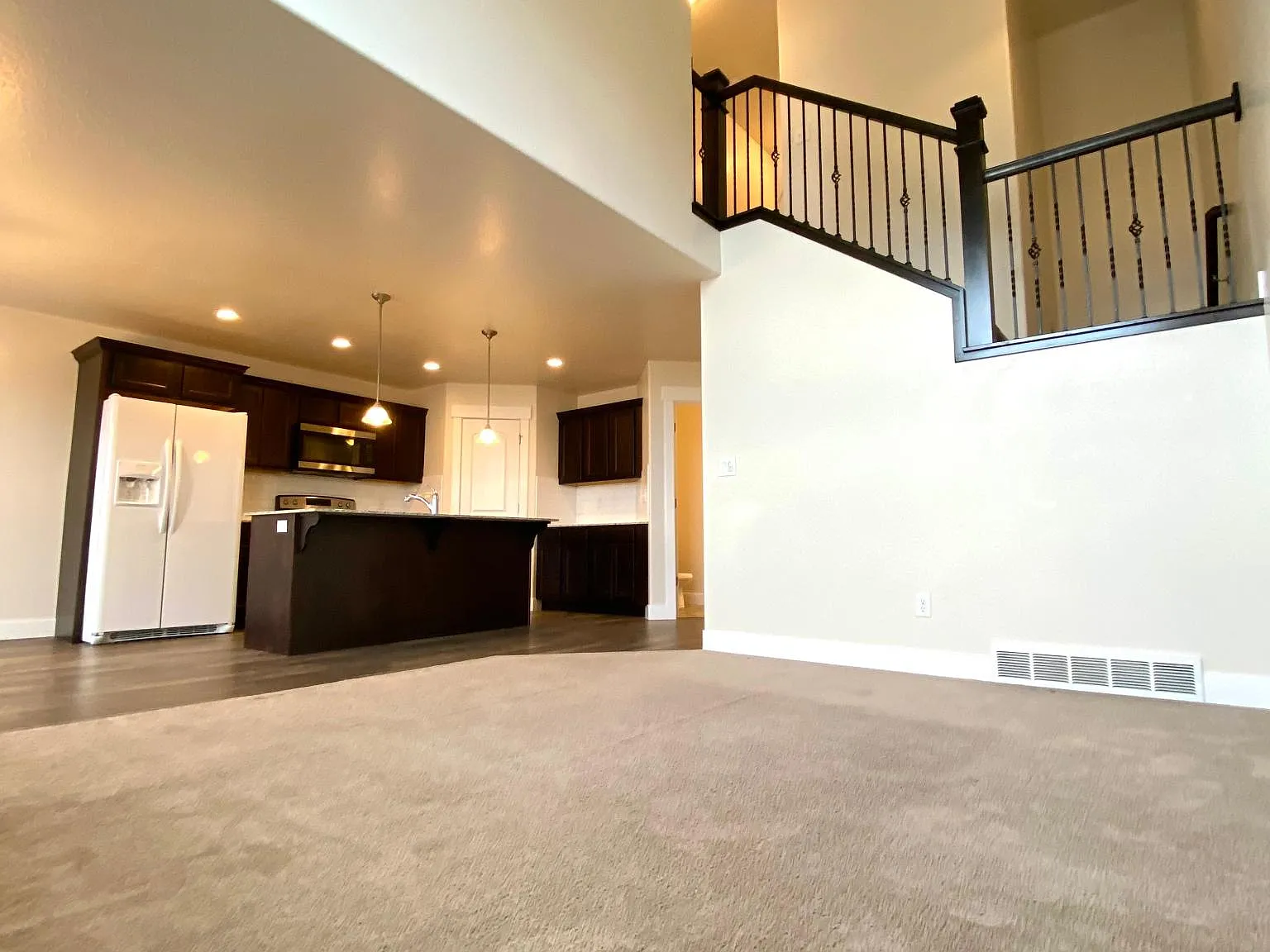 4 bed, 3.5 bath, 2142 sqft, $2,350 — Photo 3