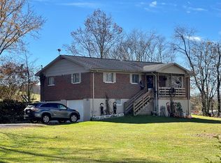 231 Racetrack Rd, Mount Hope, WV 25880