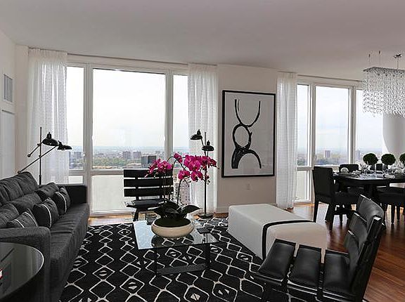 3rd image of 160 W 62nd St APT 43F