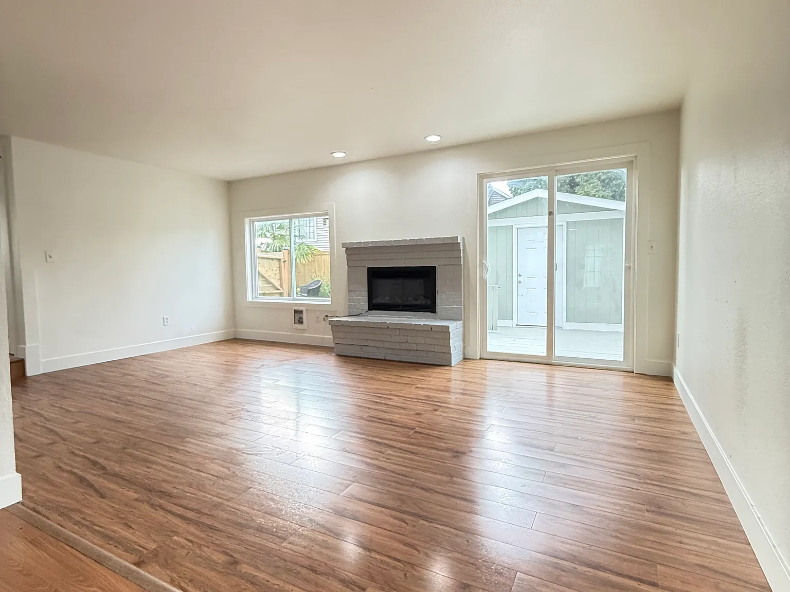 3 bed, 1200 sqft, $3,200 — Photo 4