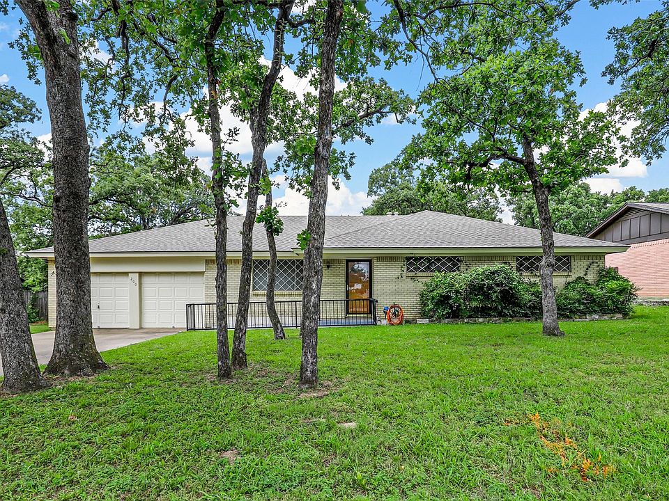 1st image of 200 W Mistletoe Dr