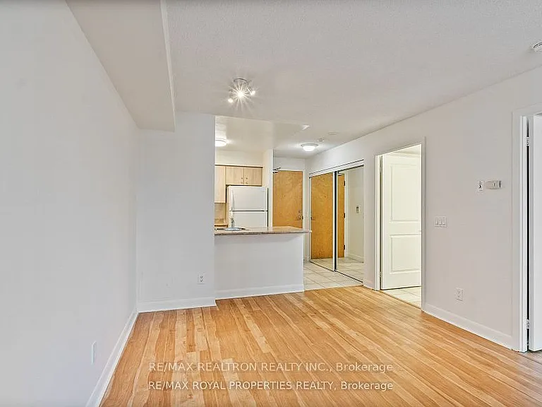 4978 Yonge St #810 — Photo 8
