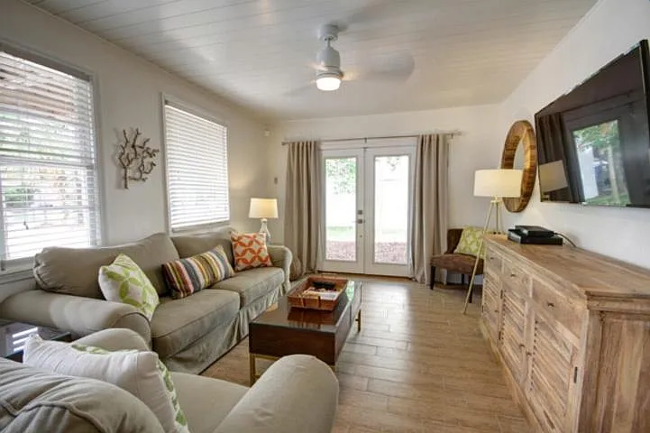 2 bed, 1100 sqft, $4,800 — Photo 2