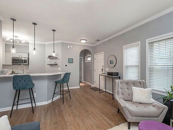 5th image of 1639 N College Ave #1