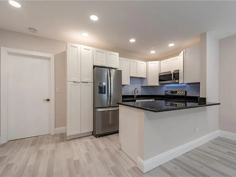 628 NE 8th Ave #4 — Photo 4