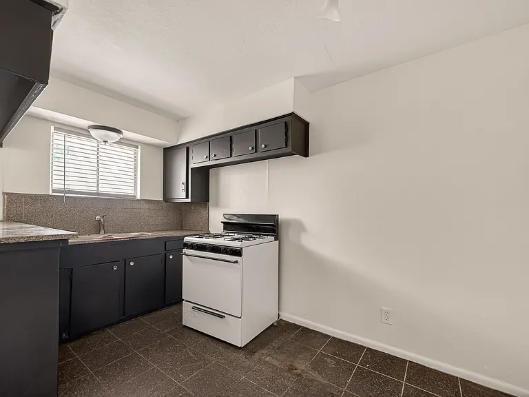 2708 Oakcliff St #5 — Photo 5