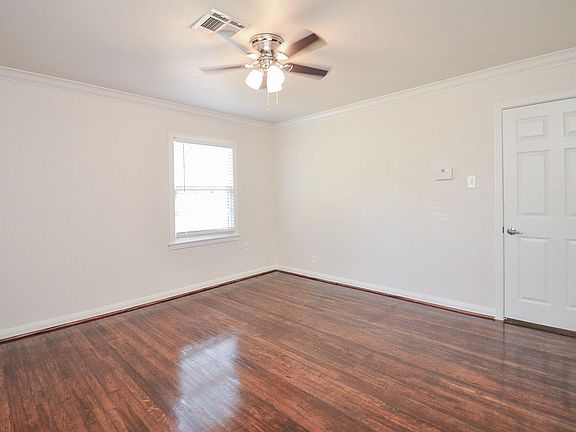 5th image of 3914 Daphne St
