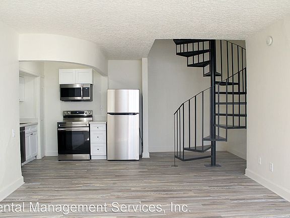 4th image of 843 N Knott St #10237557