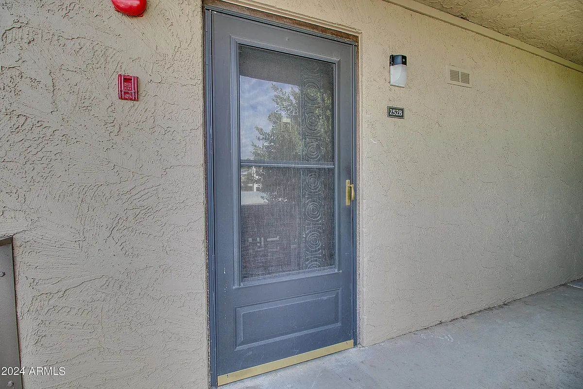 Building Photo - 7625 E Camelback Rd #252B