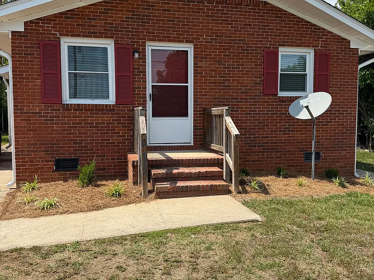 304 Osborne Pl #A — Photo 2