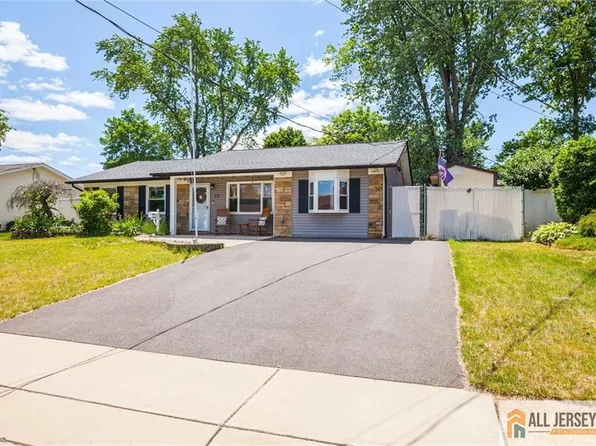 10 Norwood Ave, Monroe Township, NJ 08831