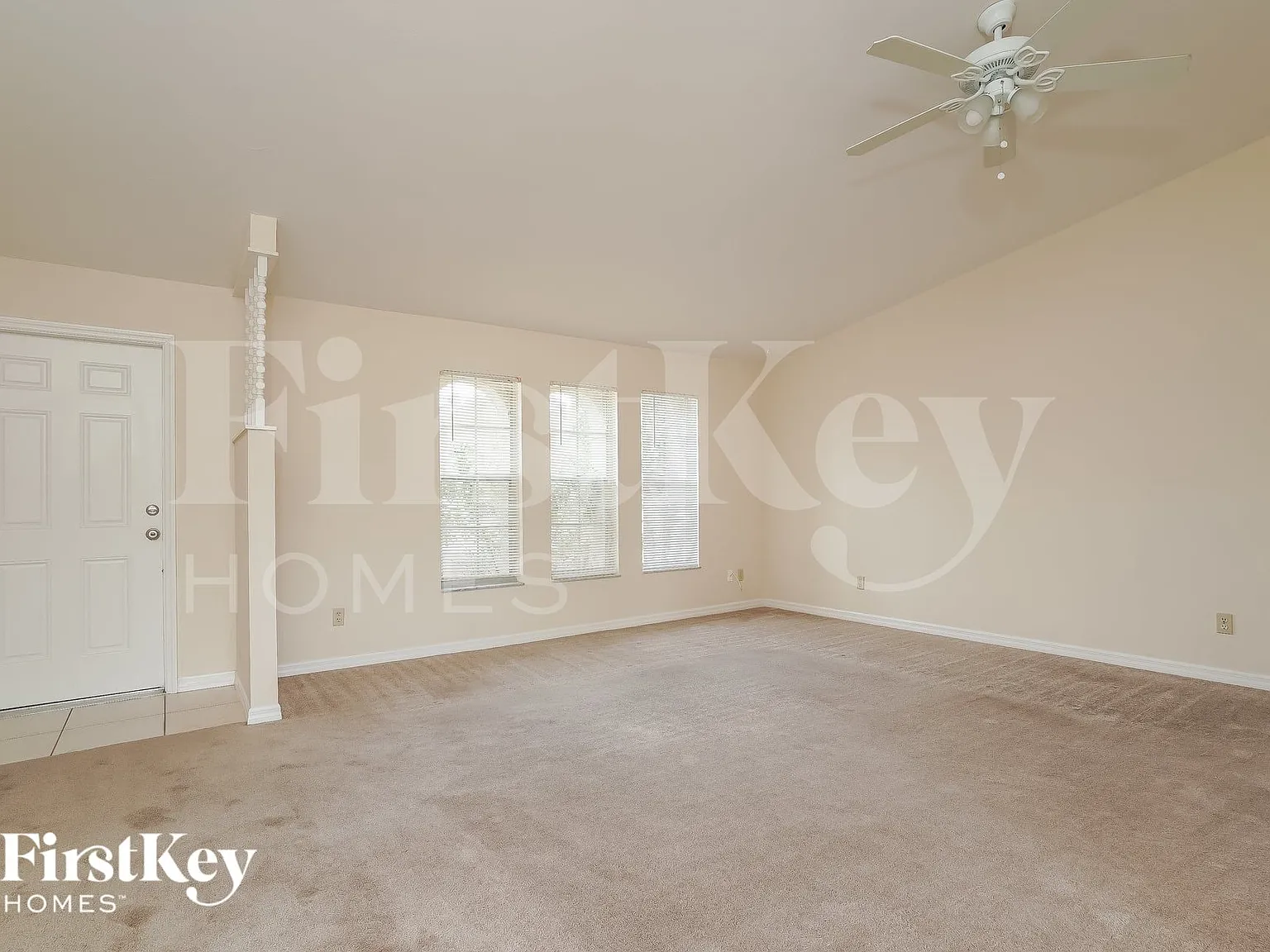 3 bed, 2.0 bath, 1400 sqft, $2,370 — Photo 4