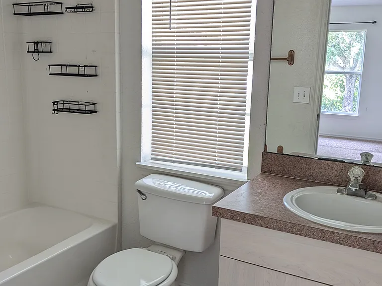 1040 Gary Dr — Photo 16