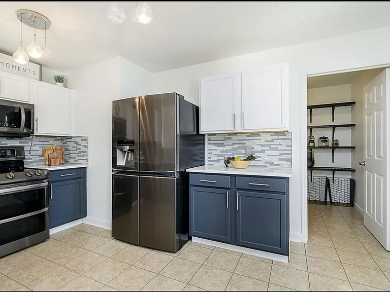 8813 Browns Valley Ln — Photo 4