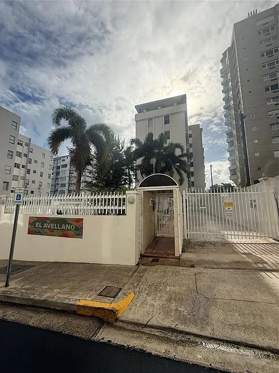 2 bed, 1.5 bath, 880 sqft, $3,000 — Photo 3